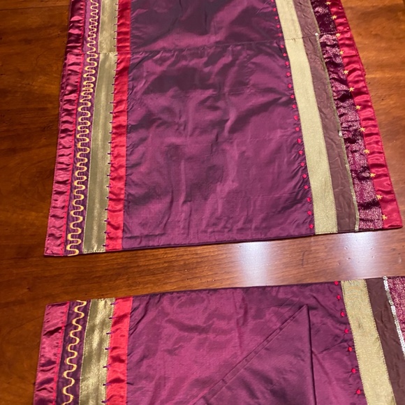 Beautiful new Christmas placemats new never used 18 x 14 with matching napkins - Picture 4 of 6